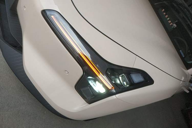 Used XPeng MONA M03 2024 620 with Ultra-Long Range Left Front Headlight