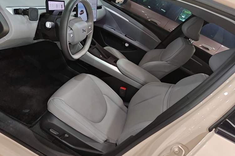 Used XPeng MONA M03 2024 620 with Ultra-Long Range Left Front Seat