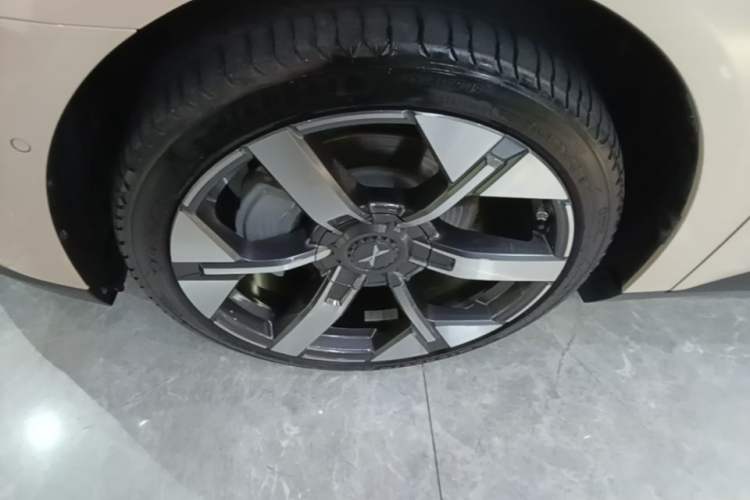 Used XPeng MONA M03 2024 620 with Ultra-Long Range Left Front Wheel Hub