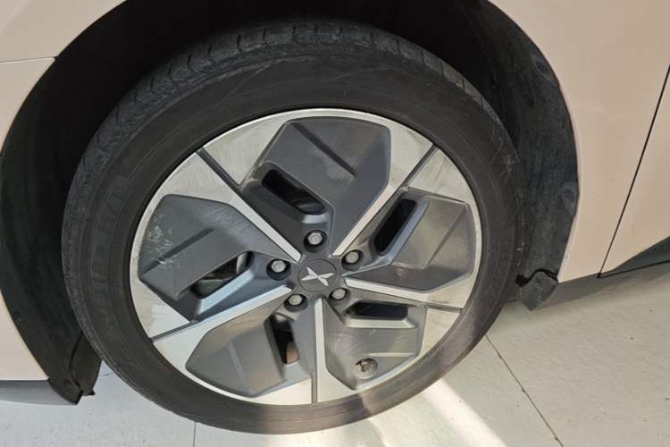Used XPeng MONA M03 2024 620 with Ultra-Long Range Left Front Wheel Hub