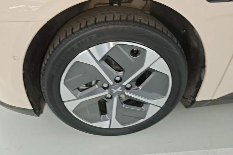 Used XPeng MONA M03 2024 620 with Ultra-Long Range Left Front Wheel Hub