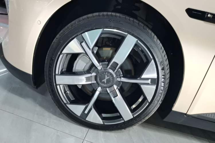 Used XPeng MONA M03 2024 620 with Ultra-Long Range Left Front Wheel Hub