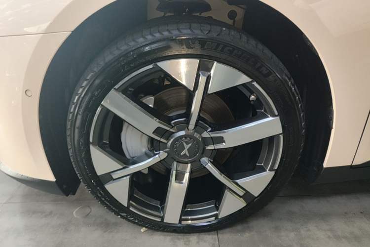 Used XPeng MONA M03 2024 620 with Ultra-Long Range Left Front Wheel Hub