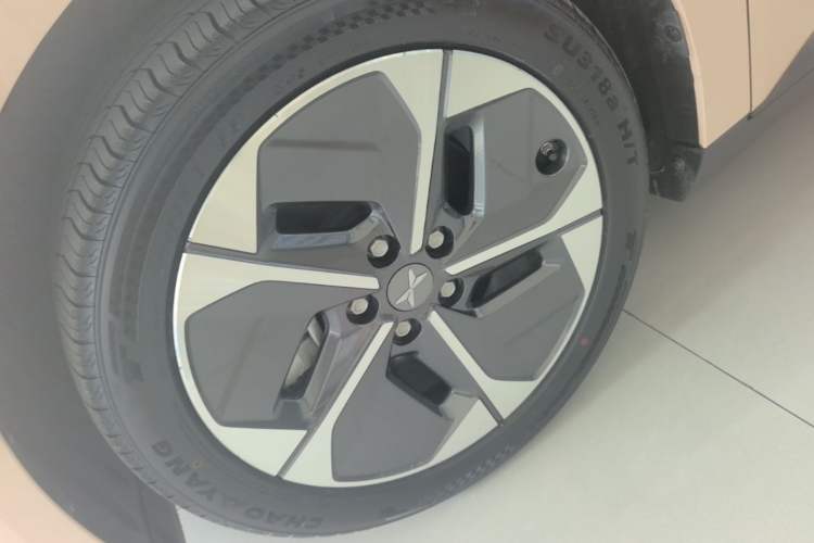 Used XPeng MONA M03 2024 620 with Ultra-Long Range Left Front Wheel Hub