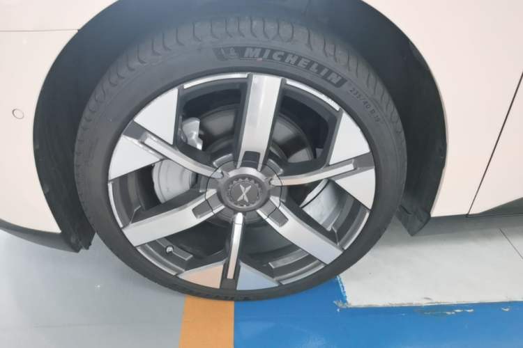 Used XPeng MONA M03 2024 620 with Ultra-Long Range Left Front Wheel Hub
