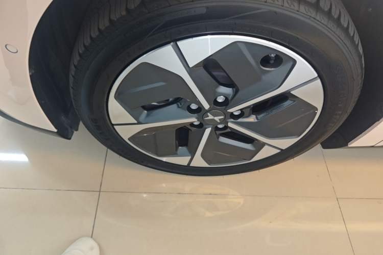 Used XPeng MONA M03 2024 620 with Ultra-Long Range Left Front Wheel Hub