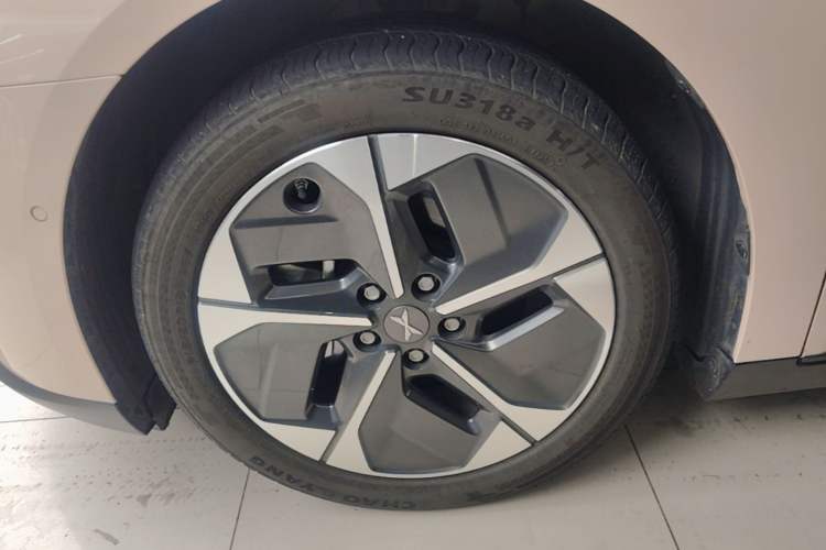 Used XPeng MONA M03 2024 620 with Ultra-Long Range Left Front Wheel Hub