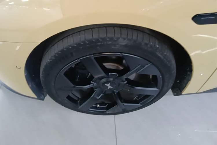 Used XPeng MONA M03 2024 620 with Ultra-Long Range Left Front Wheel Hub