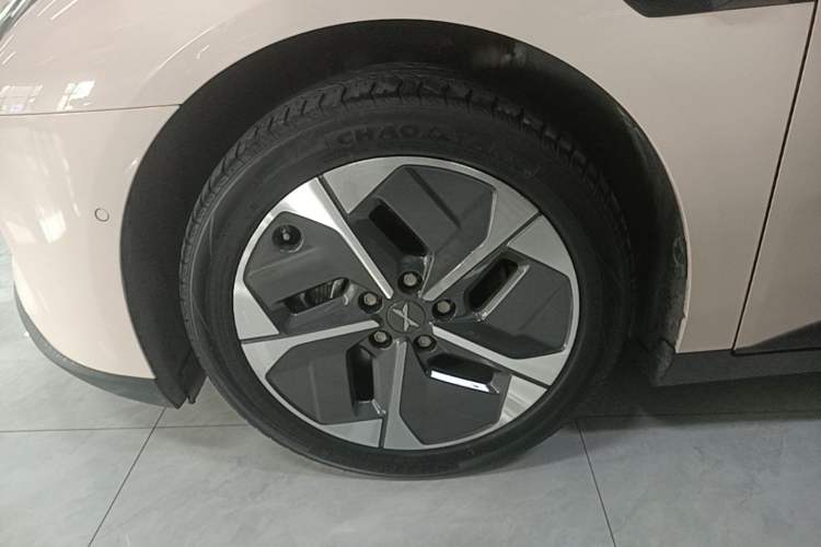 Used XPeng MONA M03 2024 620 with Ultra-Long Range Left Front Wheel Hub