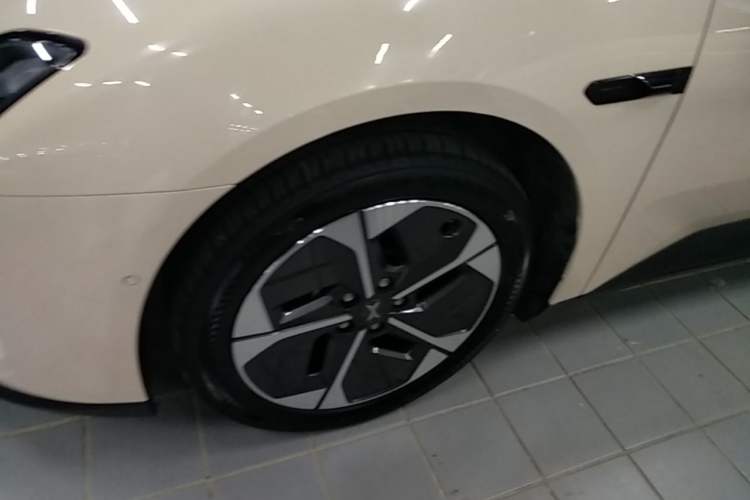 Used XPeng MONA M03 2024 620 with Ultra-Long Range Left Front Wheel Hub