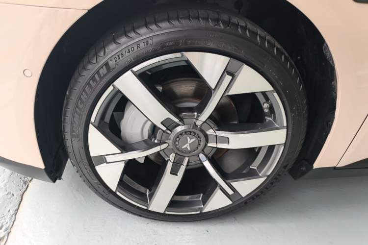 Used XPeng MONA M03 2024 620 with Ultra-Long Range Left Front Wheel Hub
