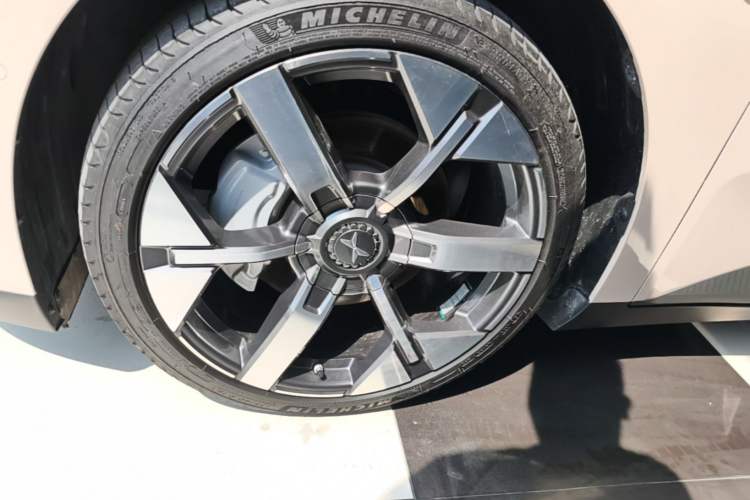 Used XPeng MONA M03 2024 620 with Ultra-Long Range Left Front Wheel Hub