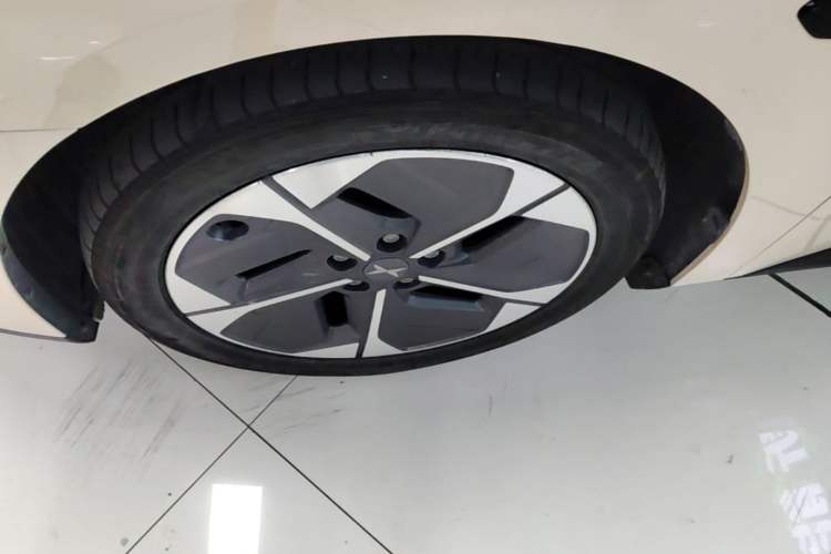Used XPeng MONA M03 2024 620 with Ultra-Long Range Left Front Wheel Hub