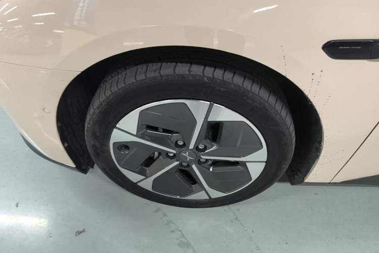 Used XPeng MONA M03 2024 620 with Ultra-Long Range Left Front Wheel Hub