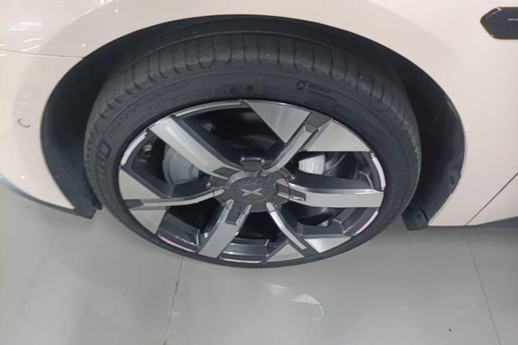 Used XPeng MONA M03 2024 620 with Ultra-Long Range Left Front Wheel Hub