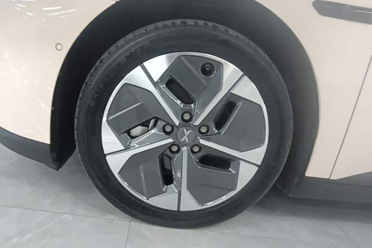 Used XPeng MONA M03 2024 620 with Ultra-Long Range Left Front Wheel Hub