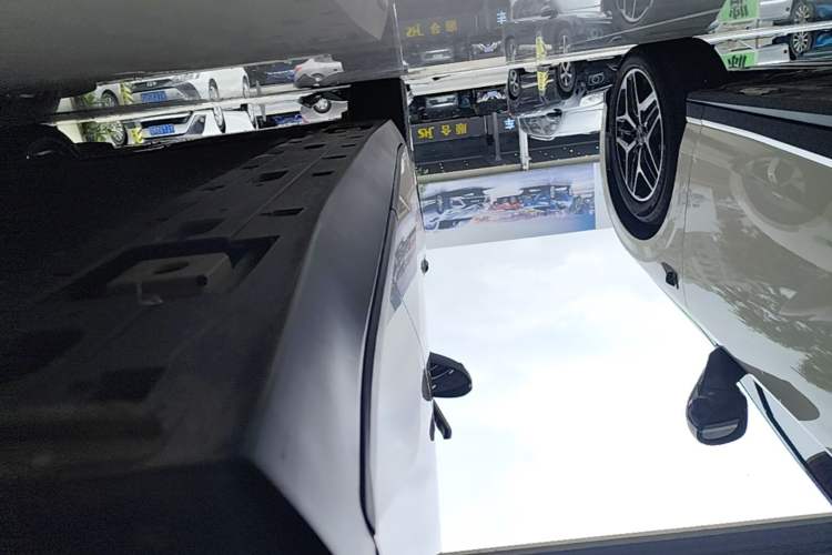 Used XPeng MONA M03 2024 620 with Ultra-Long Range Left Side Sill