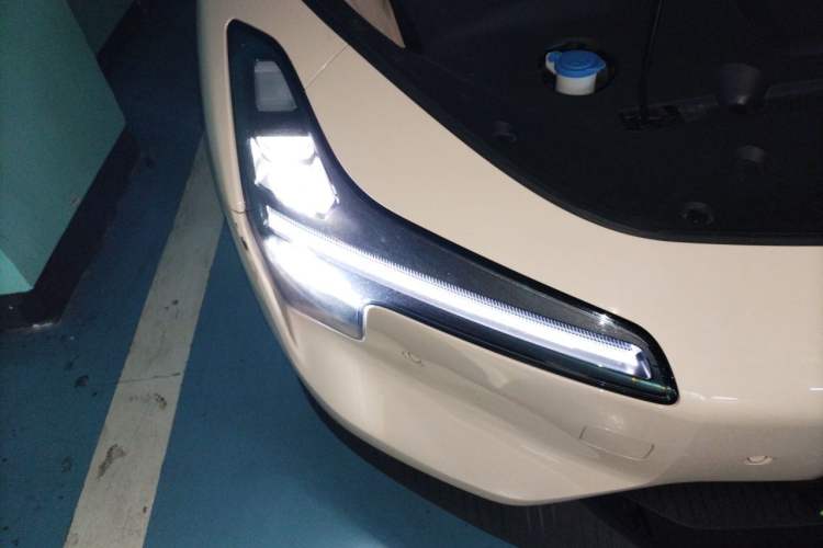Used XPeng MONA M03 2024 620 with Ultra-Long Range Right Front Headlight