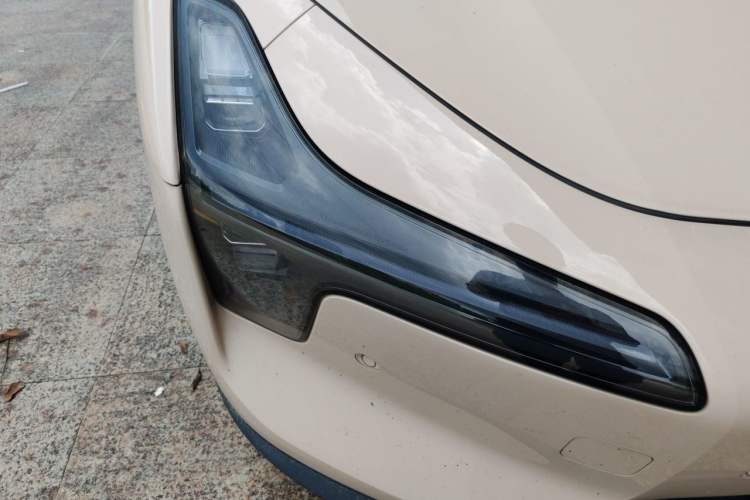 Used XPeng MONA M03 2024 620 with Ultra-Long Range Right Front Headlight