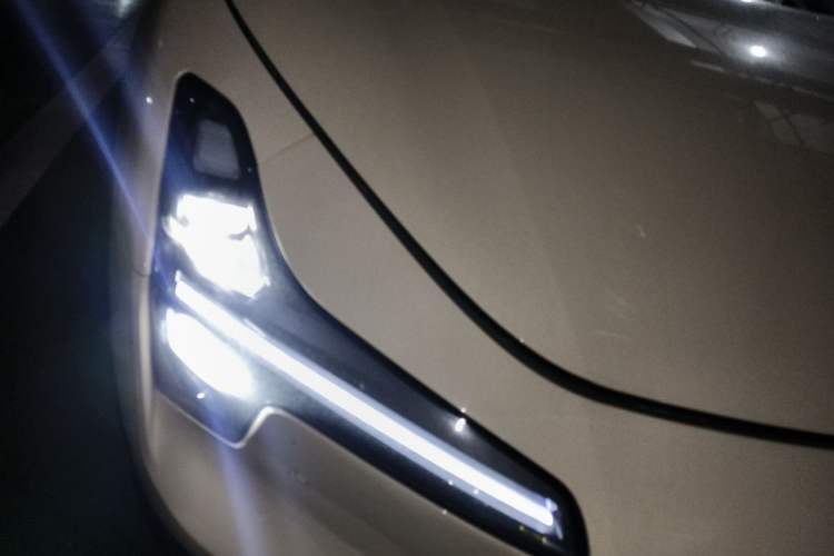 Used XPeng MONA M03 2024 620 with Ultra-Long Range Right Front Headlight