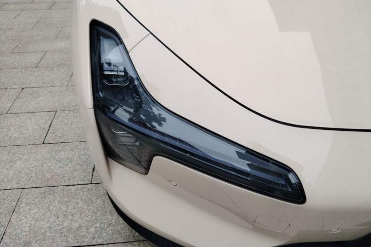Used XPeng MONA M03 2024 620 with Ultra-Long Range Right Front Headlight