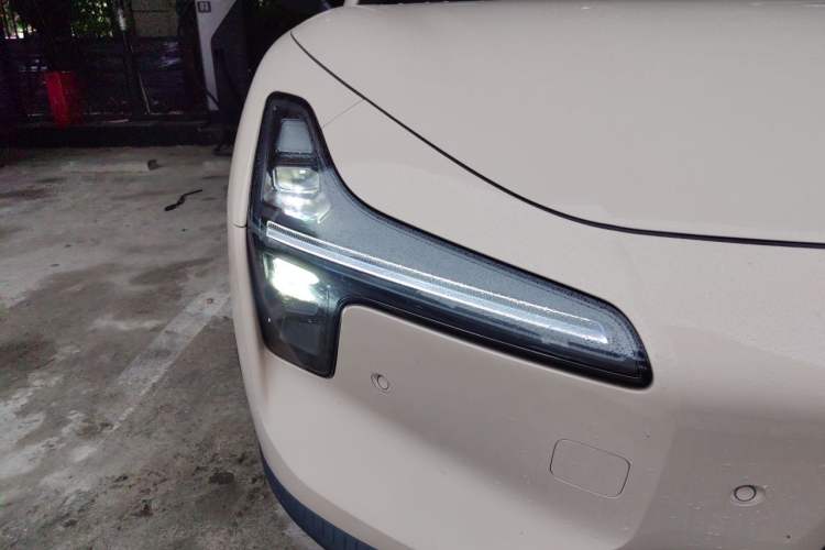 Used XPeng MONA M03 2024 620 with Ultra-Long Range Right Front Headlight
