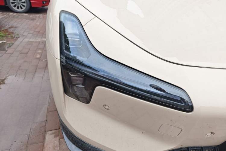 Used XPeng MONA M03 2024 620 with Ultra-Long Range Right Front Headlight