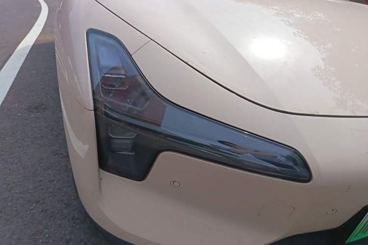 Used XPeng MONA M03 2024 620 with Ultra-Long Range Right Front Headlight
