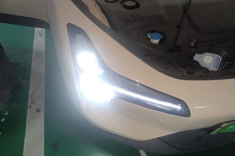 Used XPeng MONA M03 2024 620 with Ultra-Long Range Right Front Headlight
