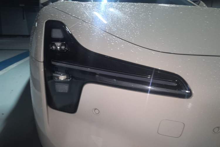 Used XPeng MONA M03 2024 620 with Ultra-Long Range Right Front Headlight