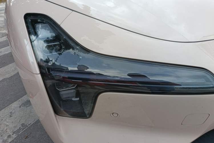 Used XPeng MONA M03 2024 620 with Ultra-Long Range Right Front Headlight