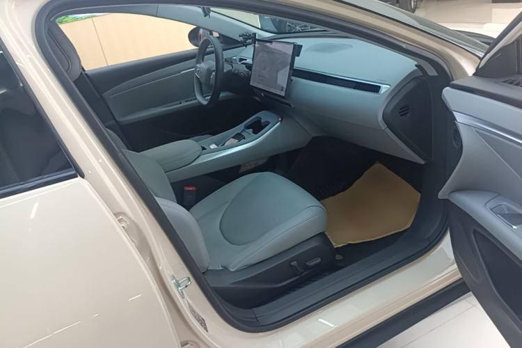 Used XPeng MONA M03 2024 620 with Ultra-Long Range Right Front Seat