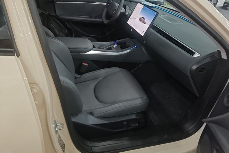 Used XPeng MONA M03 2024 620 with Ultra-Long Range Right Front Seat