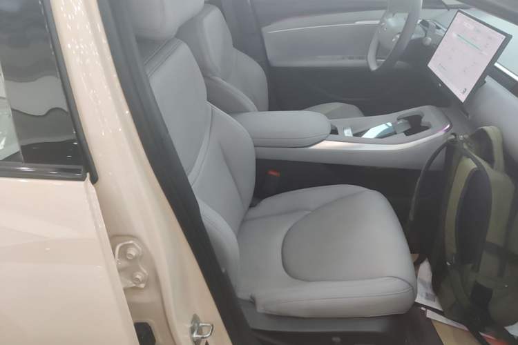 Used XPeng MONA M03 2024 620 with Ultra-Long Range Right Front Seat