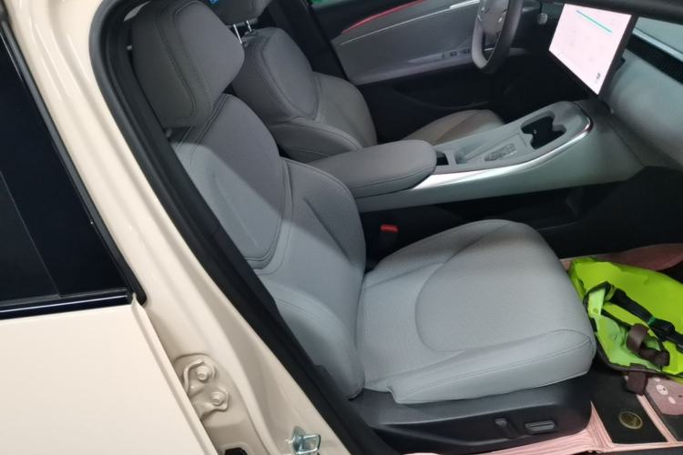 Used XPeng MONA M03 2024 620 with Ultra-Long Range Right Front Seat