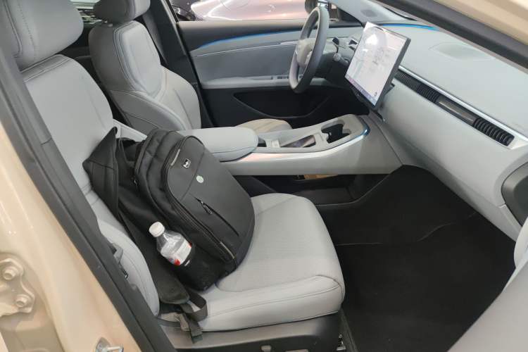Used XPeng MONA M03 2024 620 with Ultra-Long Range Right Front Seat