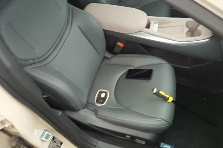 Used XPeng MONA M03 2024 620 with Ultra-Long Range Right Front Seat