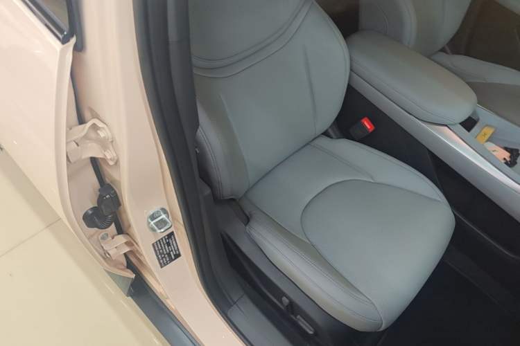 Used XPeng MONA M03 2024 620 with Ultra-Long Range Right Front Seat