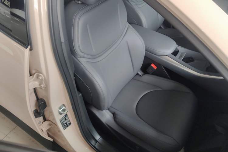 Used XPeng MONA M03 2024 620 with Ultra-Long Range Right Front Seat