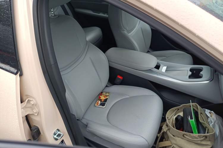 Used XPeng MONA M03 2024 620 with Ultra-Long Range Right Front Seat
