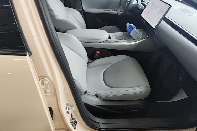 Used XPeng MONA M03 2024 620 with Ultra-Long Range Right Front Seat