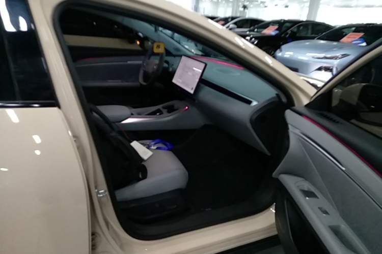 Used XPeng MONA M03 2024 620 with Ultra-Long Range Right Front Seat
