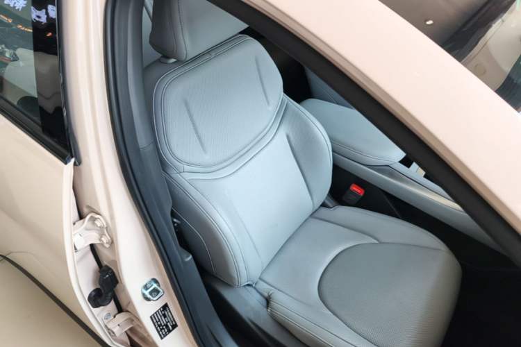 Used XPeng MONA M03 2024 620 with Ultra-Long Range Right Front Seat