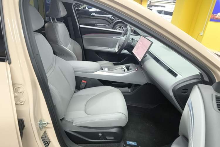 Used XPeng MONA M03 2024 620 with Ultra-Long Range Right Front Seat