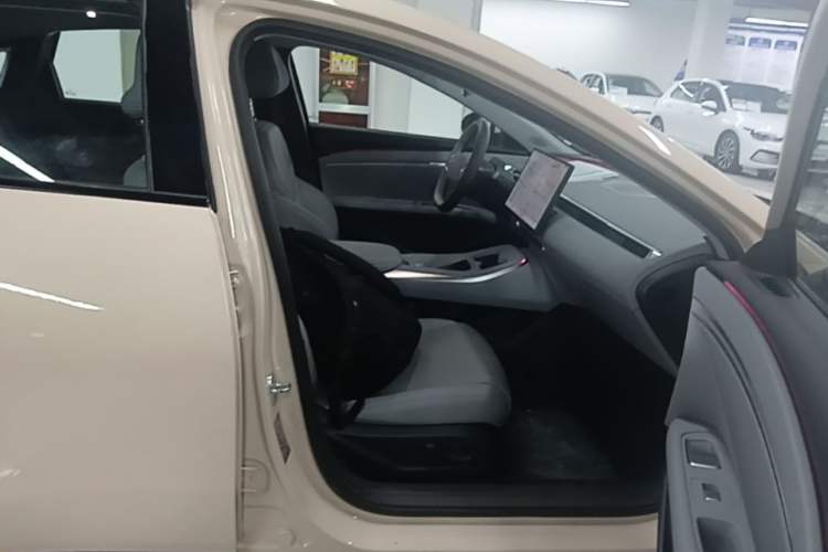 Used XPeng MONA M03 2024 620 with Ultra-Long Range Right Front Seat