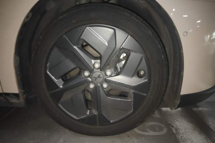 Used XPeng MONA M03 2024 620 with Ultra-Long Range Right Front Wheel Hub