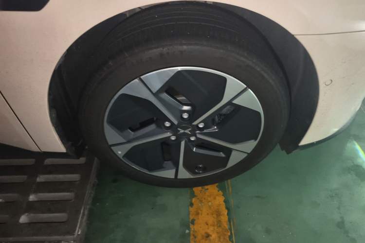 Used XPeng MONA M03 2024 620 with Ultra-Long Range Right Front Wheel Hub