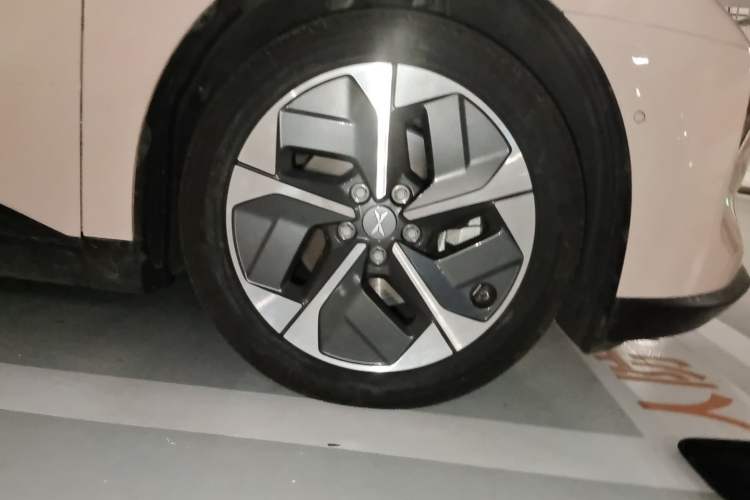 Used XPeng MONA M03 2024 620 with Ultra-Long Range Right Front Wheel Hub