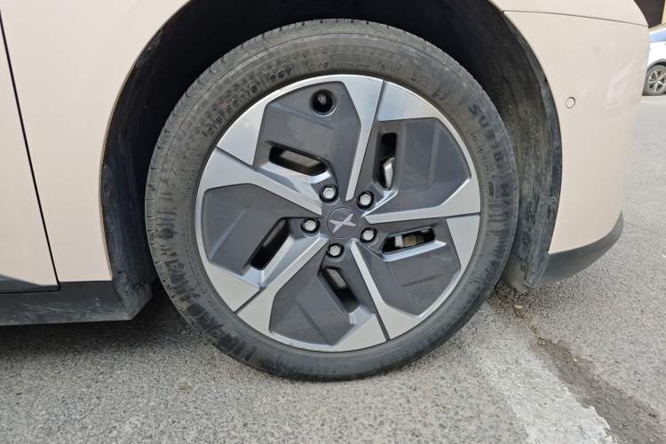 Used XPeng MONA M03 2024 620 with Ultra-Long Range Right Front Wheel Hub