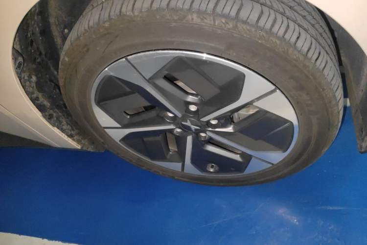 Used XPeng MONA M03 2024 620 with Ultra-Long Range Right Front Wheel Hub